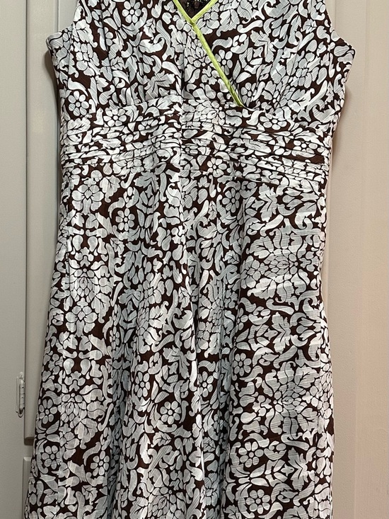 Robbie Bee Dresses & Skirts - Robbie Bee Brown and White Floral Midi Dress with Lime Trim